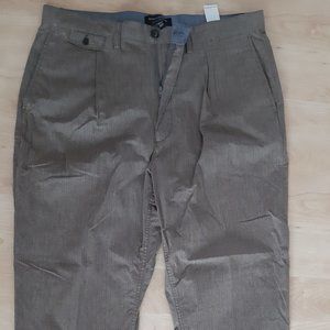 BANANA REPUBLIC FACTORY mens Grayson plaid pant- size 36 x 32, new w/ tags